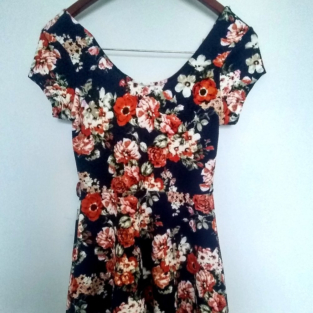 NWOT Iris Short Cap Sleeve A-Line Black Floral Mini Medium Casual Dress